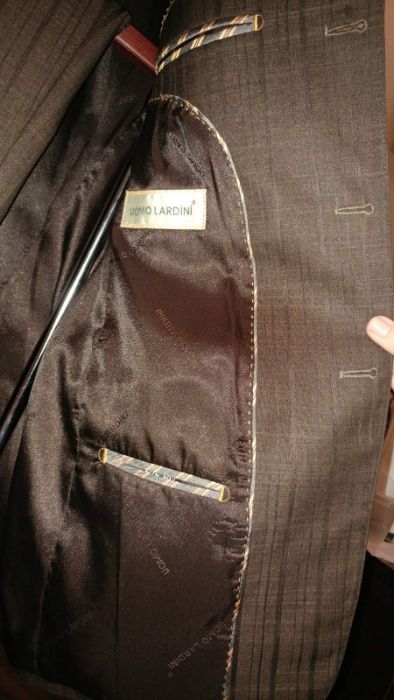 Продам мужской костюм Uomo lardini