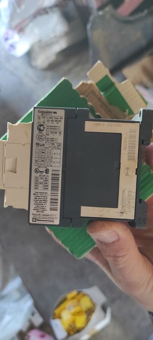 Контактор Schneider Electric TeSys D LC1D18 BD