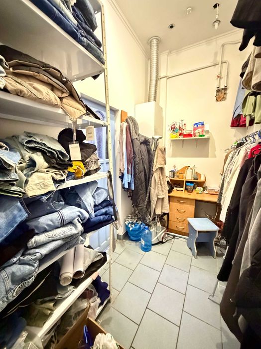 Продається комерційне приміщення в самому серці міста 42 м.кв. Фасад!