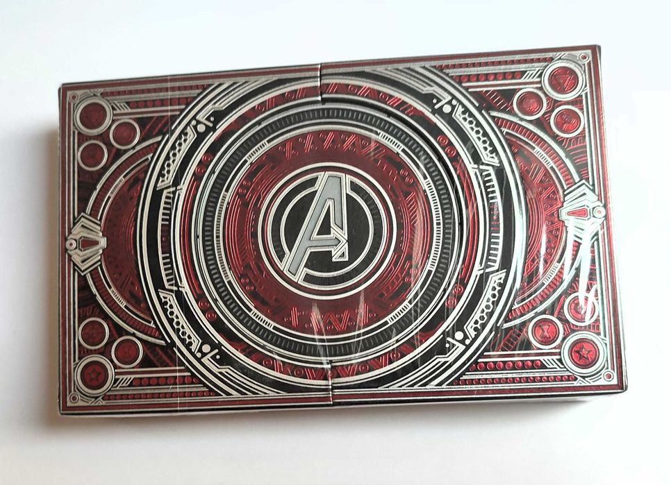 Avengers: Ultron Playing Cards (2 baralhos incluidos)