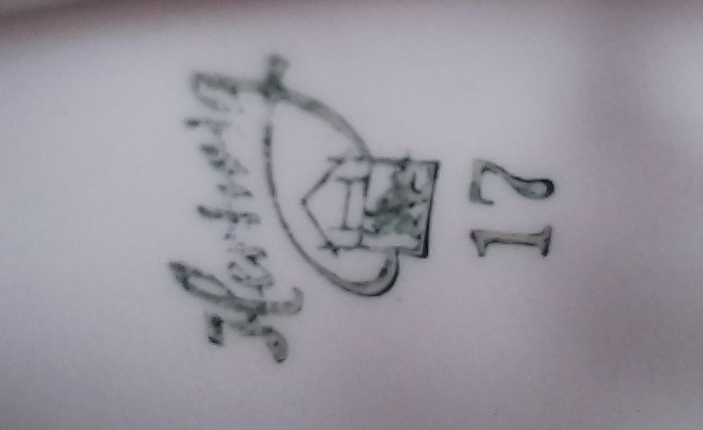 Фарфоровая статуэтка "Олень"