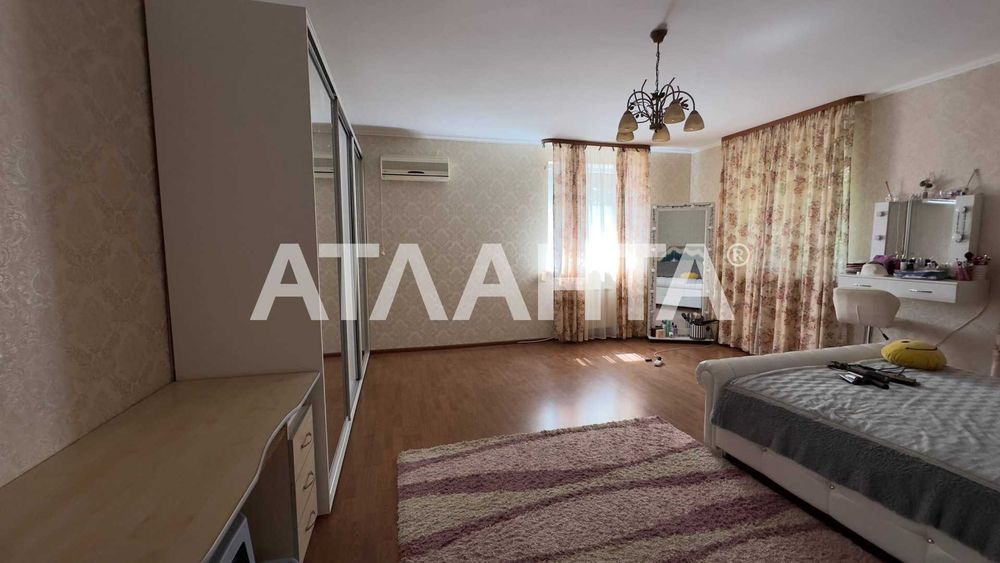 Просторный дом у моря, Фонтанка