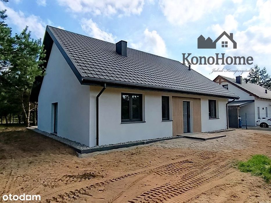 Nowy wolnostojący dom w lesie blisko jezior