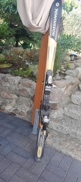 Narty 4 kpl. Atomic, 2×Salmon, Rossignol