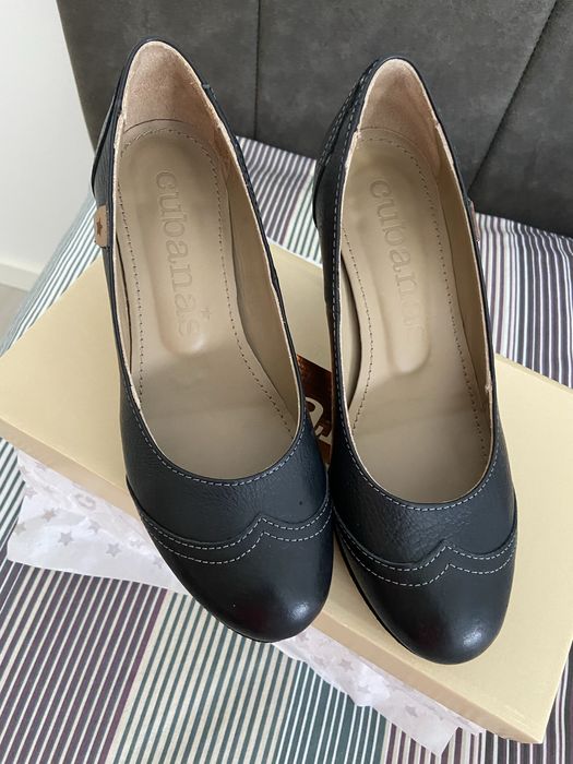 Sapatos Cubanas pretos salto alto- tamanho 38