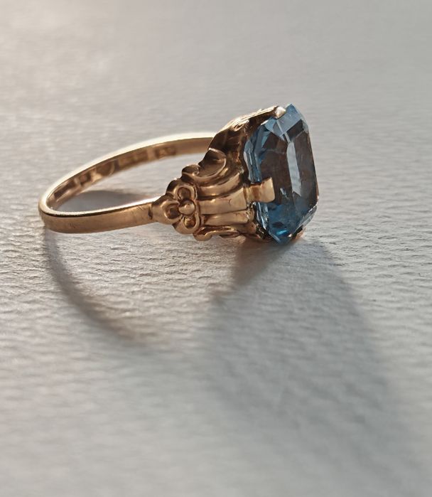 Pierścionek, złoto 18k, syntetyczny spinel, 1955 rok.