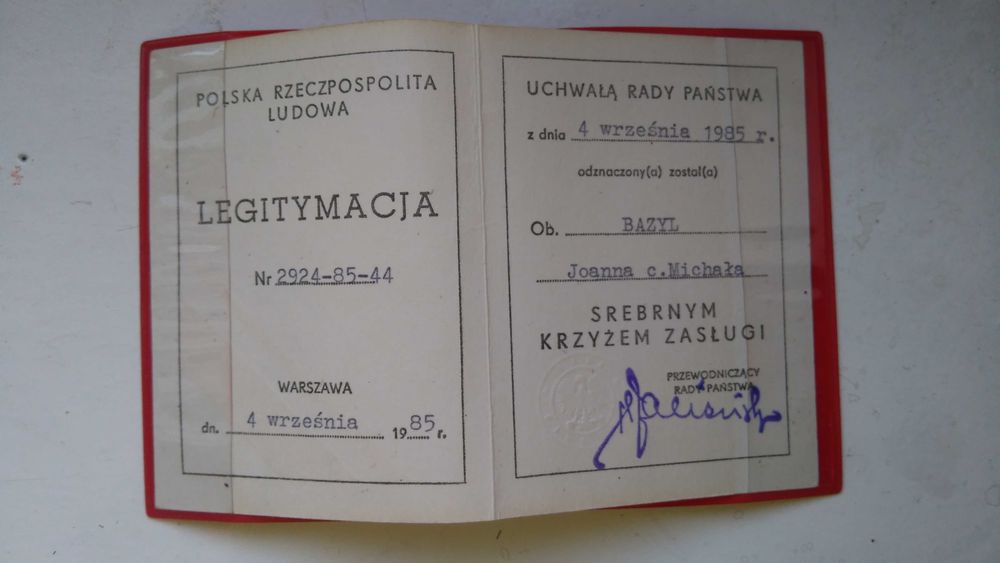 Legitymacje do odznaczeń polskich i inne dokumenty. Zamienię