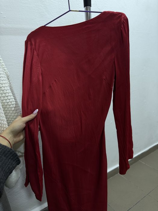 Атласна сукня в підлогу