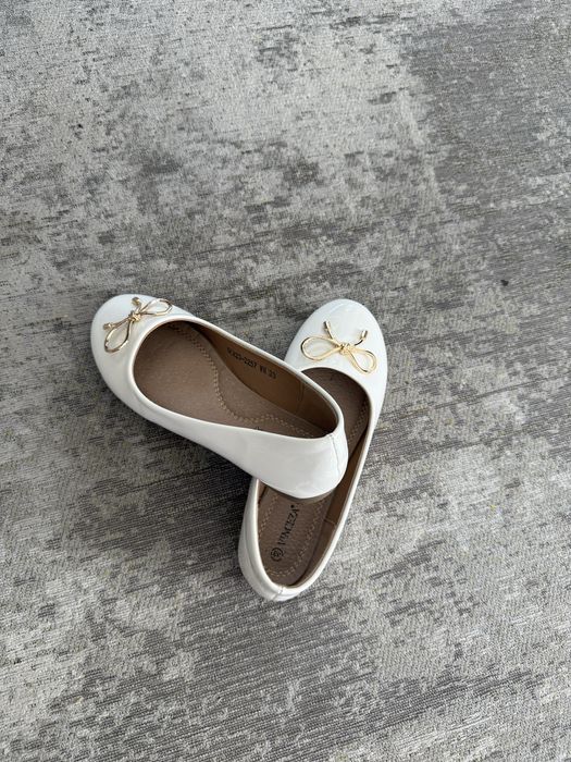 Biale baleriny dla dziewczynki ideal 33