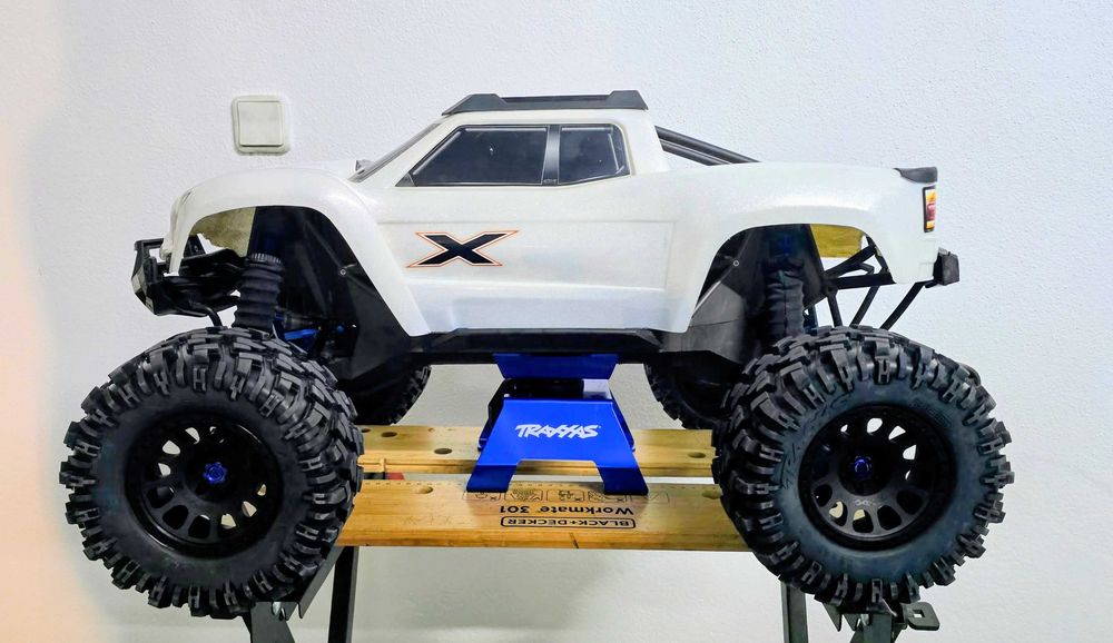 Traxxas X-MAXX 8S- Hobbywing e extras- Como novo