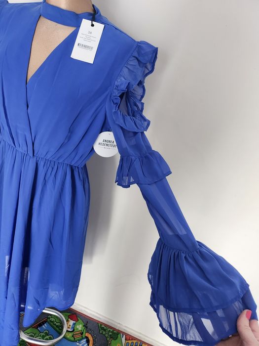 Chabrowa sukienka szyfon falbanki asymetryczna M NAKD