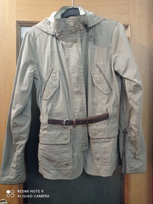 Massimo Dutti. Impermeável com cinto central em pele.

Em bom estado.