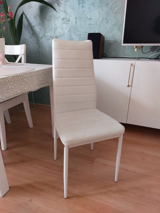 Krzesło białe tapicerowane