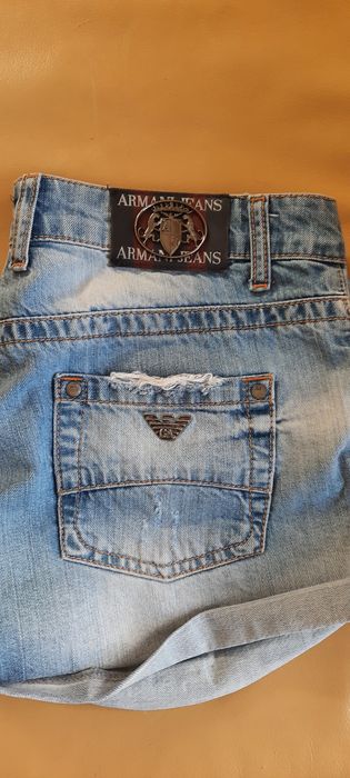 Krotkie spodenki Armani