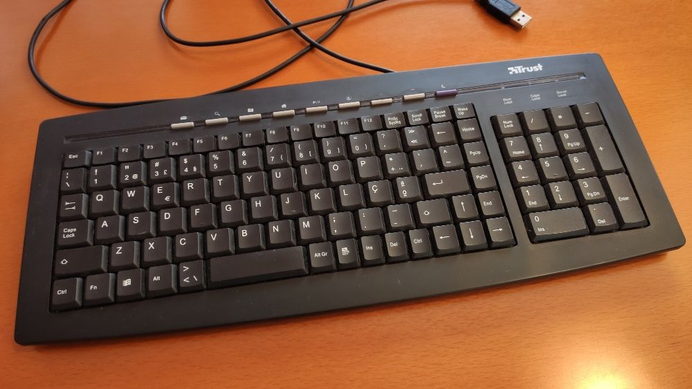 Trust Full Size Membrane Keyboard64309995049859121