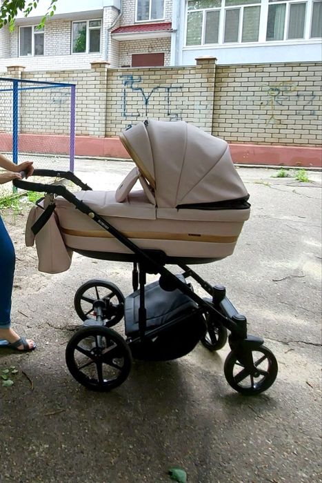 Продам детскую коляску для девочки