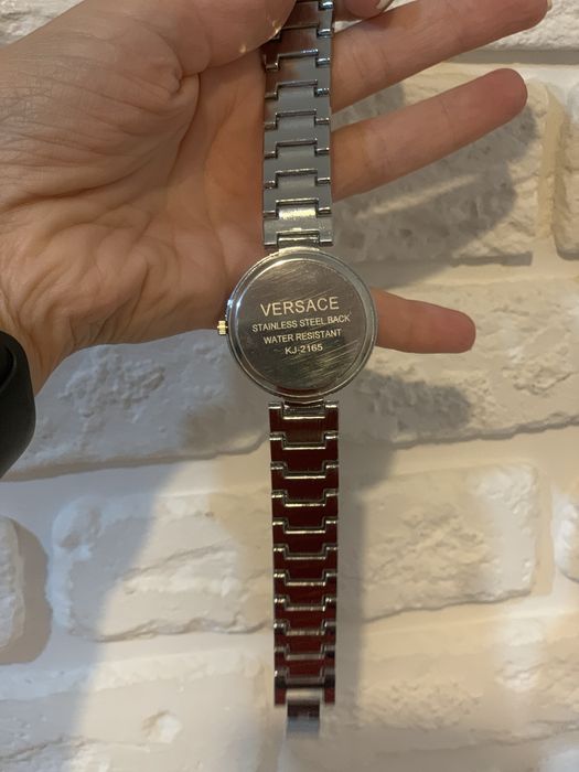 Стильні жіночі часи Versace