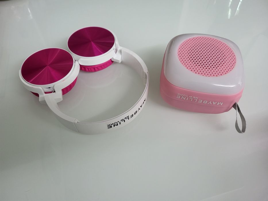 Навушники та колонка від Maybelline New York