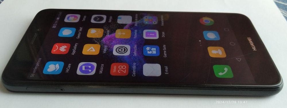 Smartphone Huawei P8 lite 2017 a funcionar