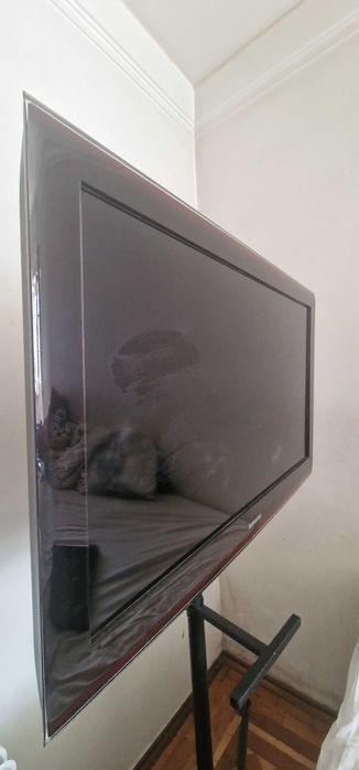TV SAMSUNG 42' ótimo estado e funciona normalmente.