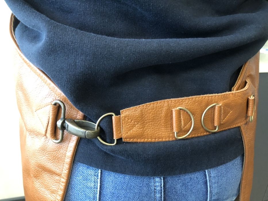 Стильный кожаный фартук