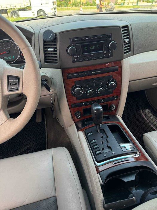 Jeep Grand Cherokee 2005
III покоління/WK  5.7i AT 4WD Limited