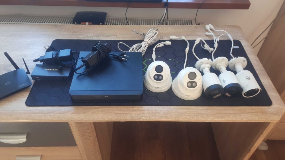 Kamery unv 4 sztuki z rejestratorem sieciowym