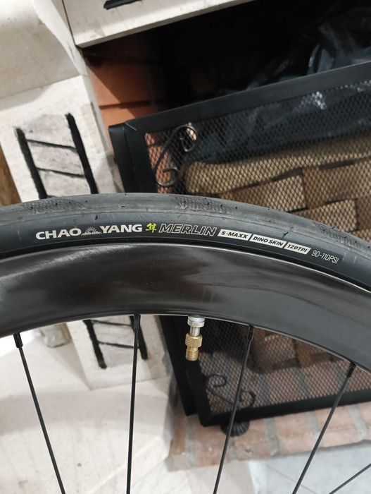 Pneus estrada 700x28 poucos kms