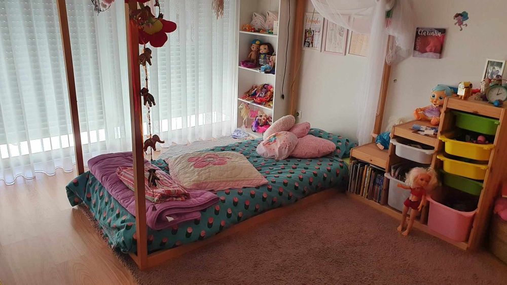 Estrutura de cama estilo Montessori