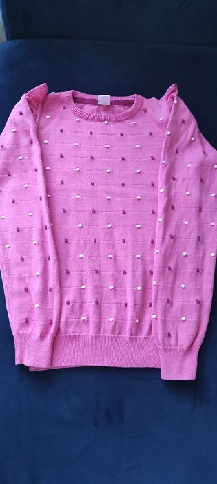 Sweterek rozm. 134 cm.