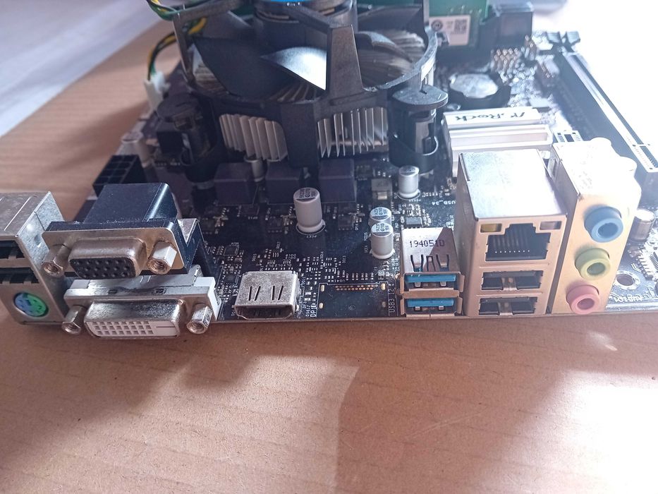 Placa Mae   Asrock mini itx  + CPU i5-9400