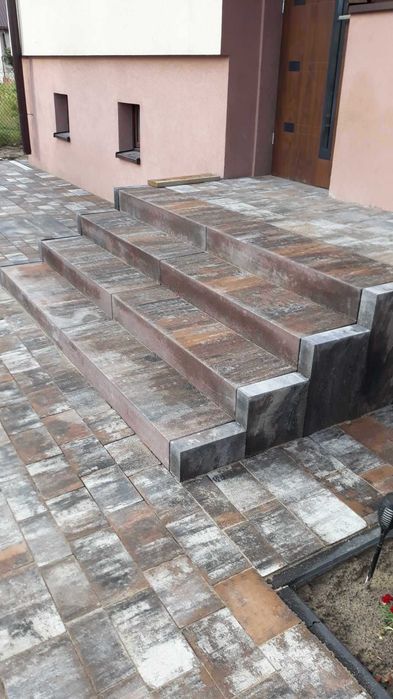 Układanie kostki brukowej, prace brukarskie