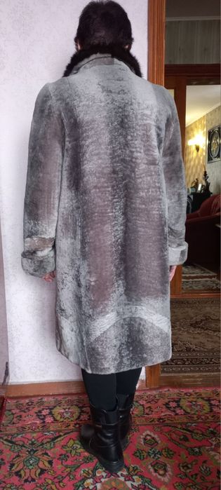 Шуба жіноча, мутонова