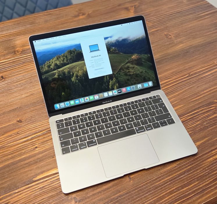 MacBook Air A1932 i5/8GB/256GB Space Gray