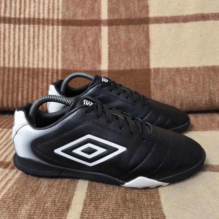 Оригінальні сороконіжки, футбольне взуття Umbro Calcio TF 41р