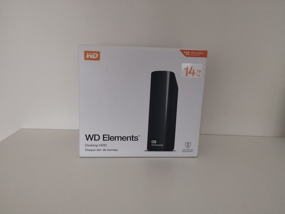 Жесткий диск Western Digital Elements Desktop 14TB WDBWLG0140HBK-EESN