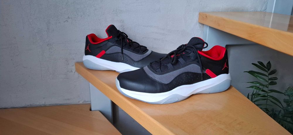 Nike Air Jordan 11 CMFT LOW