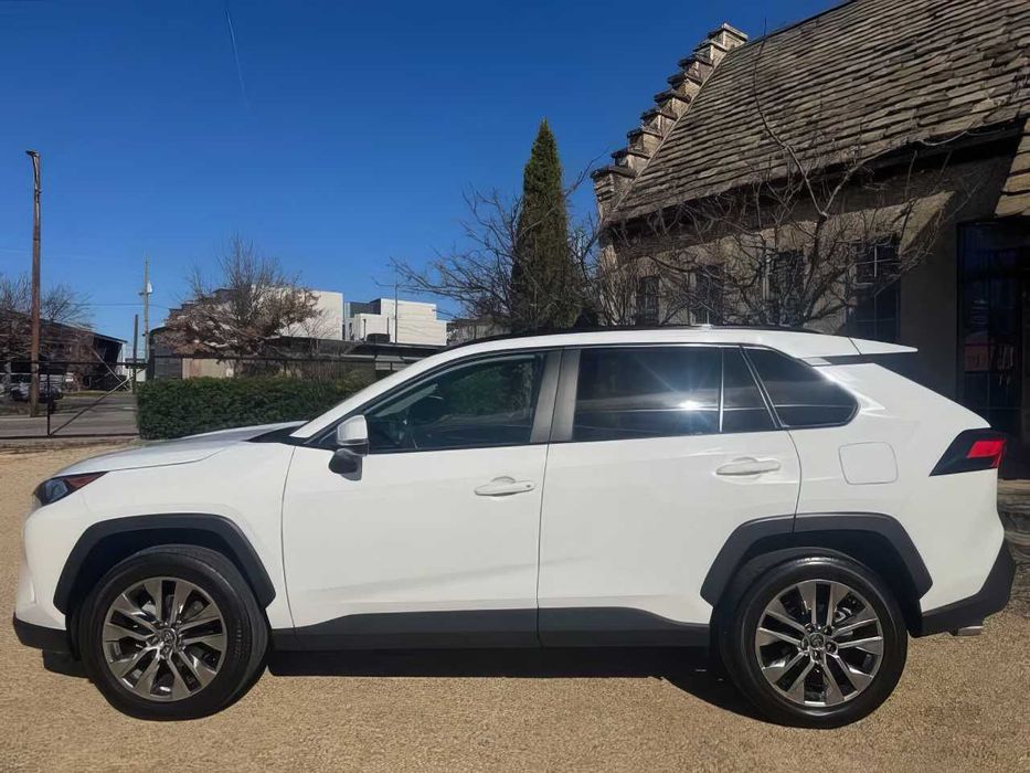 Toyota RAV4      2020