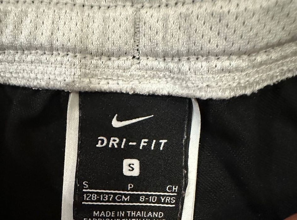 Дитячі шорти Nike 9-10 років