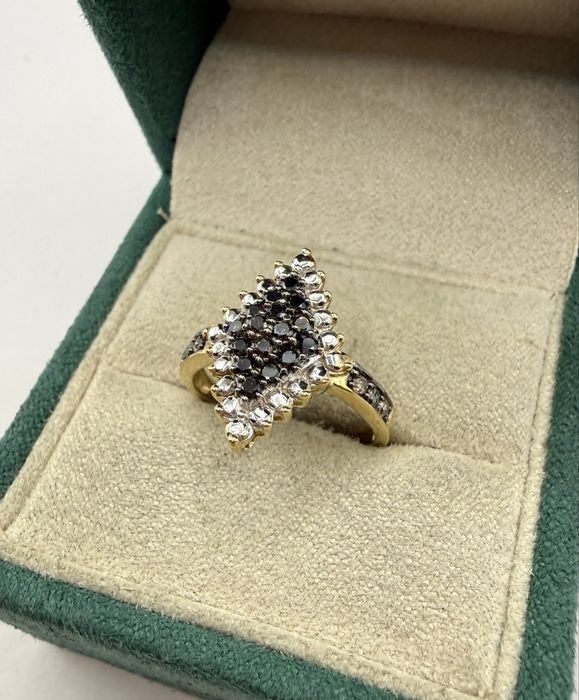 Złoty pierścionek z diamentami 0,33ct