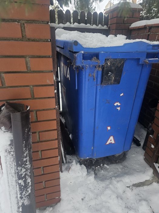 Śmietnik kontener duży na kołach