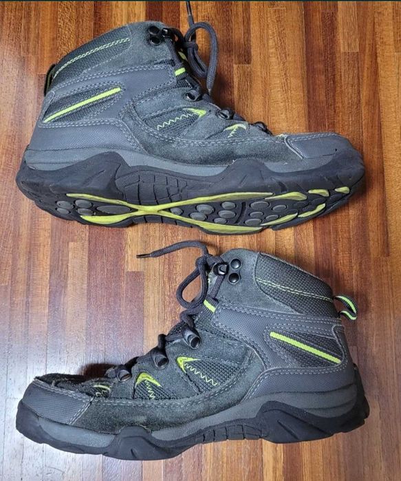 Buty trekkingowe górskie wodoodporne  prawy nr 34 lewy 35