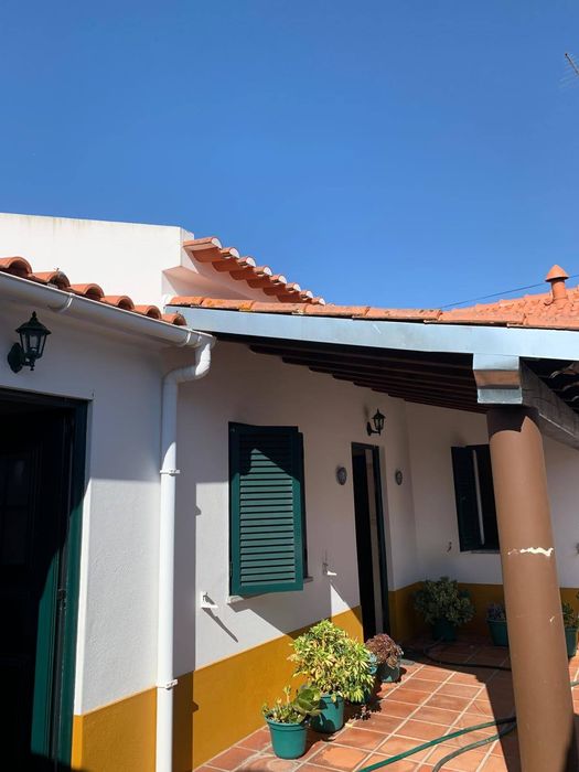 T2 + 1  95m2 úteis 165m2 brutos