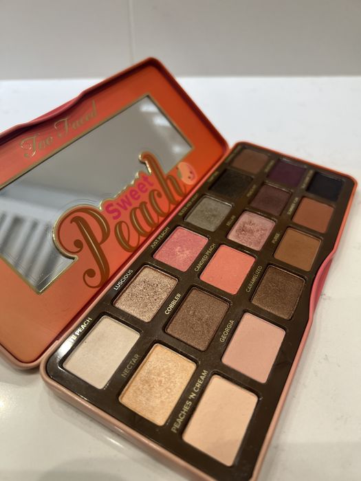 Too Faced Sweet Peach paleta cieni + paleta róży