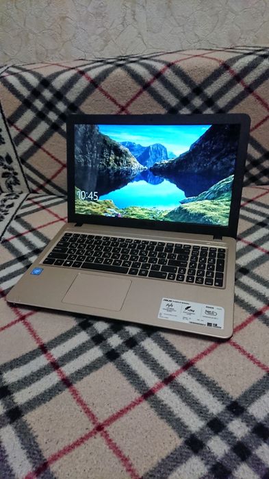 Ноутбук Asus R540 ( Як Новий )