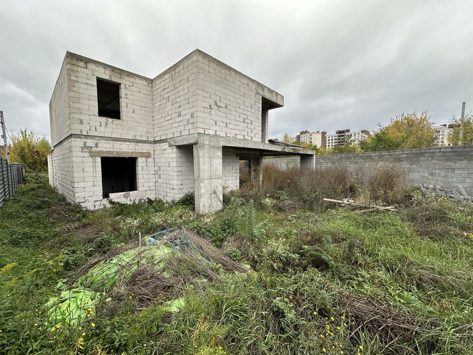 Продаж недобудованого будинку 230м.кв 5 соток землі к.м.Щастя (Жуляни)