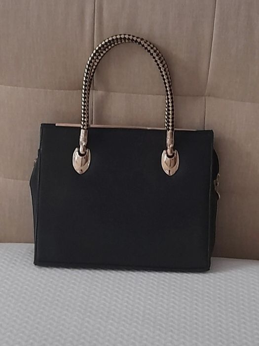 Bolsa em pele com dourados