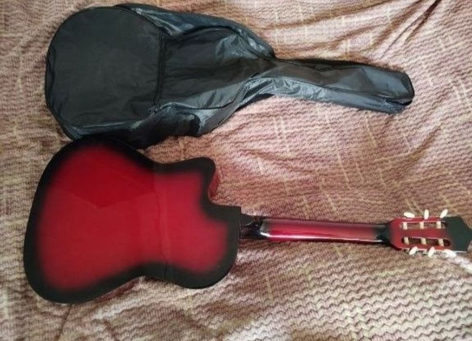 Гитара акустическая