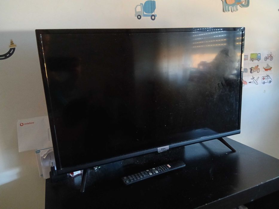 Televisão Tcl preta smart tv