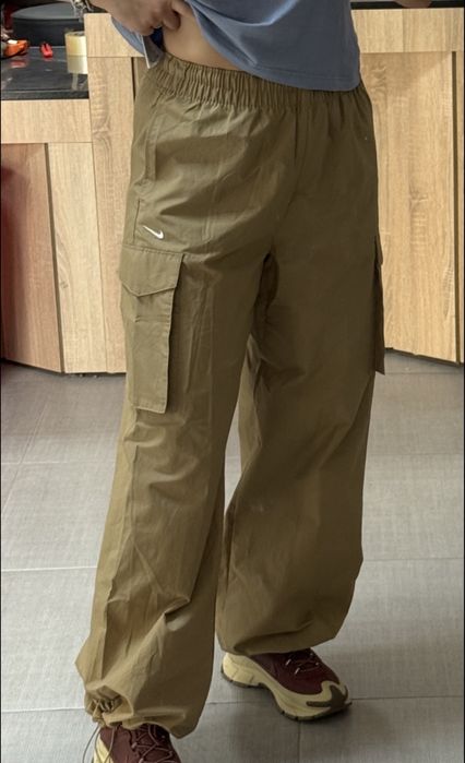 Nike Sportswear Everything Wovens женская Mid-Rise Cargo Pants. Разм L